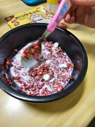 스낵스 와그작후루룩 3종_카카오2봉+아몬드2봉+딸기2봉 (총 6봉) — 5점을 준 리뷰어가 2024년 2월 올린 사용 사진
