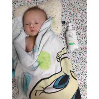 mom e 맘이 내추럴 베이비 케어 샴푸앤바스+로션 — 4점을 준 리뷰어가 2021년 1월 올린 사용 사진