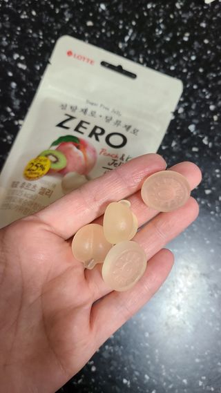 ZERO (초콜릿 칩 쿠키, 카카오 케이크, 후르츠 젤리, 아이스 콜라, 아이스 초코바) — 5점을 준 리뷰어가 2022년 6월 올린 사용 사진