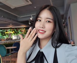 데싱디바 글레이즈 젤네일 네온체크 네일_4종 중 택 1 — 5점을 준 리뷰어가 2021년 8월 올린 사용 사진