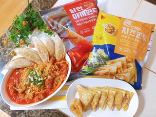 (주)성경순만두 곤약만두.콘치즈만두,삼각당면만두,당면 야끼만두,대구전통 납작만두,떡뽁이 매콤소스,달콤소스 — 5점을 준 리뷰어가 2023년 4월 올린 사용 사진
