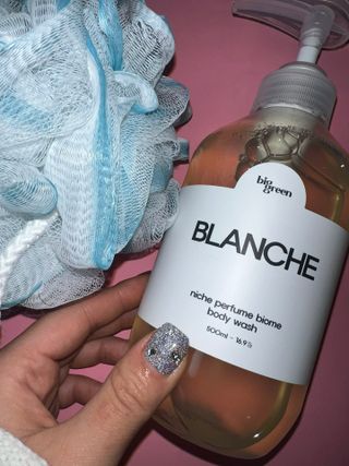 빅그린 니치 퍼퓸 바이옴바디워시 500ml(상탈, 블랙베리&베이, 블랑쉐 3종 중 택1) — 4.5점을 준 리뷰어가 2022년 12월 올린 사용 사진