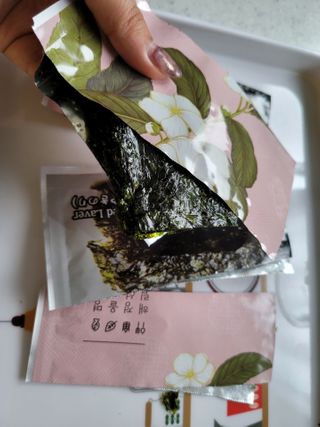 [해림맛김] 들기름에 구운 바삭바삭 김 4종 세트 + 1종 랜덤발송 총5개입 — 5점을 준 리뷰어가 2021년 2월 올린 사용 사진