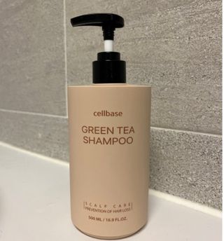 프리마인 더이상 뻣뻣하고 효과없는 탈모샴푸는 NO. 근본부터 케어하는 셀베이스 그린티샴푸(500ml) — 5점을 준 리뷰어가 2023년 3월 올린 사용 사진