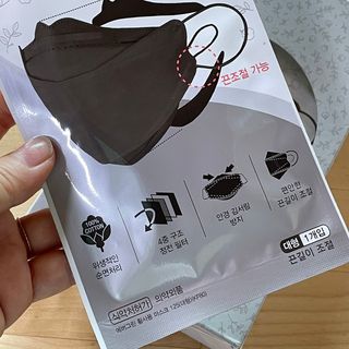 에버그린 순면 끈조절 KF80 마스크 - 화이트/블랙 컬러 대형 - 10매 — 5점을 준 리뷰어가 2021년 7월 올린 사용 사진