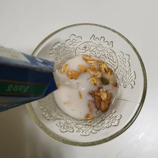 [그래한끼] 무설탕/저당 시리얼타입 수제그래놀라 (40gX10개) — 5점을 준 리뷰어가 2022년 8월 올린 사용 사진