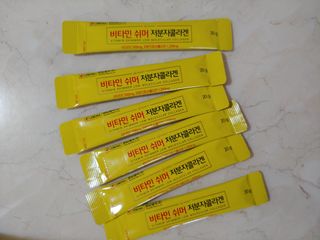 자연에온 경남제약 비타민 쉬머 저분자콜라겐 20g x 30포 — 5점을 준 리뷰어가 2021년 12월 올린 사용 사진