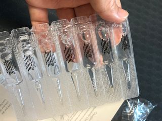 유니베르소 산소앰플 7일 집중케어 앰플 — 4.5점을 준 리뷰어가 2021년 5월 올린 사용 사진