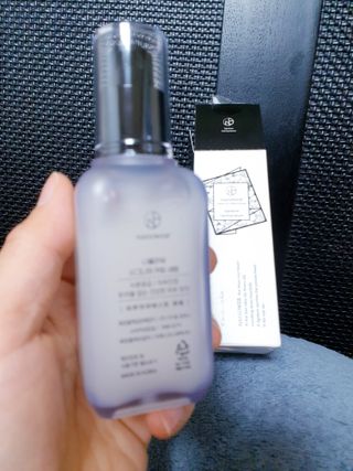 [나플라워]  여드름/민감한 피부를 위한 진정 솔루션 카밍 세럼 — 5점을 준 리뷰어가 2023년 12월 올린 사용 사진