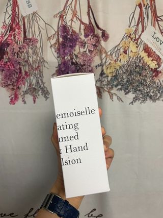 줄라이 모닝 _ JULY MORNING 줄라이모닝 하이드레이팅 퍼퓸드 바디앤핸드 에멀젼 — 5점을 준 리뷰어가 2021년 12월 올린 사용 사진
