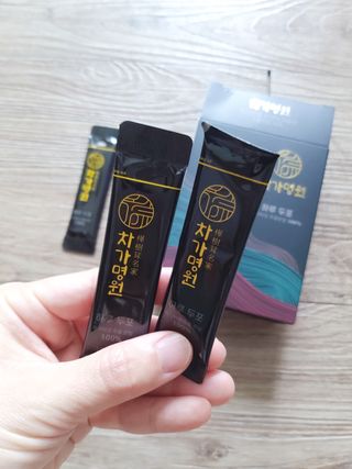 차가명원 차가버섯 프리미엄 추출분말 10일분(20포) — 5점을 준 리뷰어가 2022년 6월 올린 사용 사진