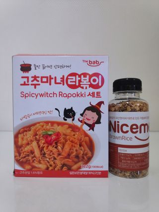 더밥  고추마녀 라볶이 +  나이스미 무설탕 현미후레이크 — 4.5점을 준 리뷰어가 2021년 10월 올린 사용 사진