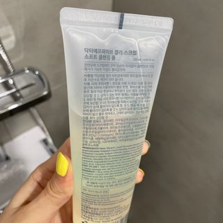 닥터에프파이브 젤리스크럽 소프트 클렌징폼 120ml — 5점을 준 리뷰어가 2022년 6월 올린 사용 사진