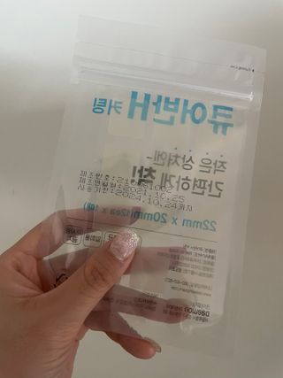 [큐어반H 커팅] 간편하게 떼서 쓰는 자외선차단 습윤밴드 (1팩/30매입) — 5점을 준 리뷰어가 2022년 11월 올린 사용 사진