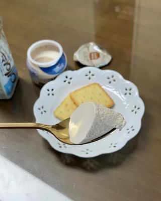매일바이오 그릭요거트 오리지널 플레인 4개, 로스터리 커피믹스 4개 — 4점을 준 리뷰어가 2021년 12월 올린 사용 사진