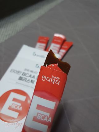 [인디닥터] 타이탄 BCAA 프로틴 젤리스틱 — 5점을 준 리뷰어가 2022년 6월 올린 사용 사진