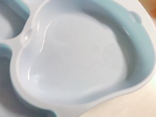 유비맘 캐릭터 실리콘 흡착 식판_색상 랜덤발송 — 5점을 준 리뷰어가 2020년 12월 올린 사용 사진