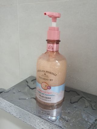 벨먼 내추럴스파 수분광채 스크럽 바디워시 600ml 5종 — 4점을 준 리뷰어가 2022년 5월 올린 사용 사진