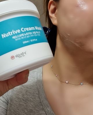 약손명가코스메틱 에오스보떼 뉴트리브 크림 마스크 솔트 500ml — 5점을 준 리뷰어가 2022년 1월 올린 사용 사진