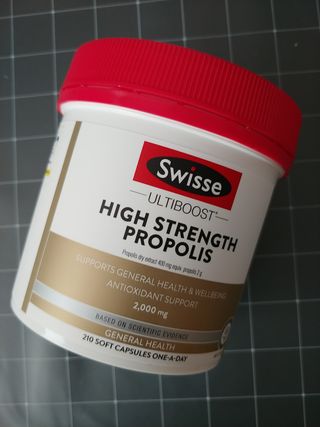 Swisse 스위스 고함량 프로폴리스 2,000mg 210정 — 5점을 준 리뷰어가 2021년 11월 올린 사용 사진
