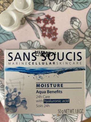 산수시 아쿠아 베네핏 24h 수부지 물광 속건조 수분크림 50ml — 5점을 준 리뷰어가 2021년 6월 올린 사용 사진