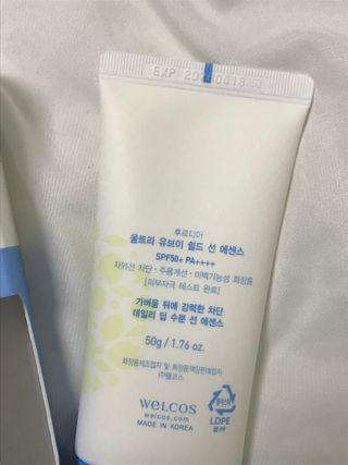 틱톡 [후르디아] 백탁NO! 화잘먹 수분광 선 에센스✨ — 5점을 준 리뷰어가 2023년 8월 올린 사용 사진