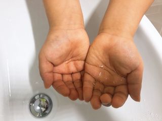 mom e 맘이 내추럴 베이비 케어 샴푸앤바스+로션 — 3.5점을 준 리뷰어가 2021년 1월 올린 사용 사진