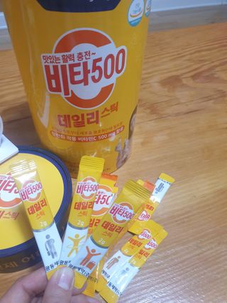 광동생활건강 [광동] 제니비타민C 비타500데일리스틱 180포+제니등신대+제니스티커 — 5점을 준 리뷰어가 2021년 12월 올린 사용 사진