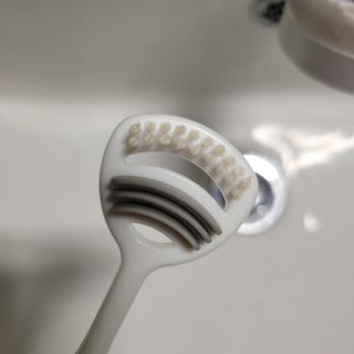 크리오 클리어스 혀백태제거 구취관리 혀클리너 — 5점을 준 리뷰어가 2021년 3월 올린 사용 사진