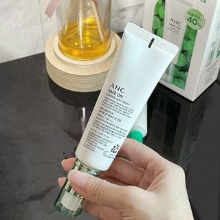 [AHC] 세이프온 에센스 선크림 올리브영 스페셜 증정 기획세트 — 5점을 준 리뷰어가 2022년 6월 올린 사용 사진