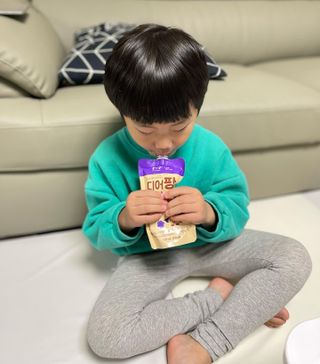 [몸엔용] 우리 아이 건강간식, 달콤한 녹용곤약젤리 디어팡 4종 — 5점을 준 리뷰어가 2022년 3월 올린 사용 사진