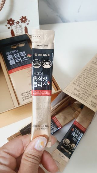 서울약사신협_투데이홍삼정플러스스틱_10g x 30포 — 5점을 준 리뷰어가 2021년 6월 올린 사용 사진