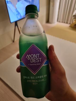 몽베스트 Montbest with Sparkling water Plain 20병 — 5점을 준 리뷰어가 2021년 11월 올린 사용 사진