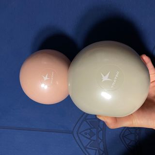 트라택 쿠셔닝 웨이트볼 0.5kg + 1kg SET — 2.5점을 준 리뷰어가 2022년 6월 올린 사용 사진
