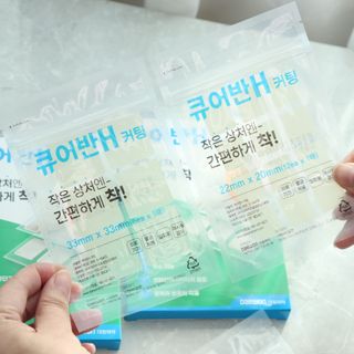 [큐어반H 커팅] 간편하게 떼서 쓰는 자외선차단 습윤밴드 (1팩/30매입) — 5점을 준 리뷰어가 2022년 11월 올린 사용 사진
