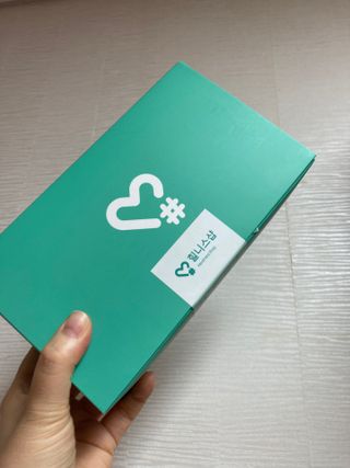 힐니스북 [힐마이넥]   거북목 통증완화를 위한 휴대용 목 안마기 — 5점을 준 리뷰어가 2022년 12월 올린 사용 사진