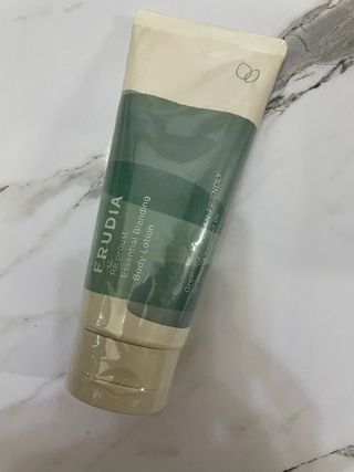 [후르디아] 올리브영 저자극 비건바디로션 — 5점을 준 리뷰어가 2023년 1월 올린 사용 사진