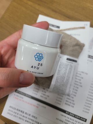AYU25[아유트웬티파이브]다마스크로즈워터 베이스 천연 수분 촉촉 크림 — 5점을 준 리뷰어가 2021년 4월 올린 사용 사진