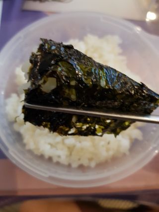 [해림맛김] 들기름에 구운 바삭바삭 김 4종 세트 + 1종 랜덤발송 총5개입 — 5점을 준 리뷰어가 2021년 2월 올린 사용 사진