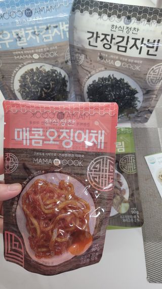 하나마이 [마마쿡] 전 청와대 천상현 셰프의 밑반찬  5종세트(소고기 장조림+연근조림+진미채+간장김자반+새우김자반) — 4.5점을 준 리뷰어가 2023년 4월 올린 사용 사진