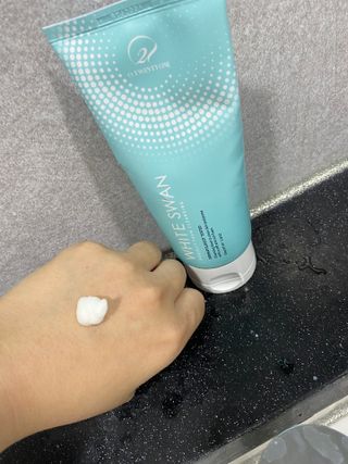 오투에니원 화이트 스완 퍼펙트 폼 클렌징 150g 퍼프증정 — 5점을 준 리뷰어가 2022년 12월 올린 사용 사진