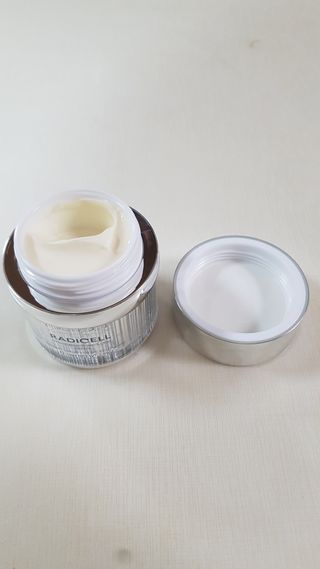 소담스퀘어 상암 라디셀 인텐시브 큐어 크림 50ml — 5점을 준 리뷰어가 2022년 11월 올린 사용 사진
