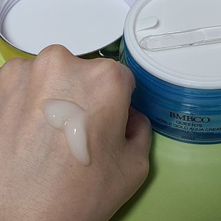 비엠비코 퀸79 노블 골드 아쿠아 크림 — 4점을 준 리뷰어가 2021년 5월 올린 사용 사진