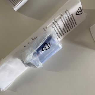 아카라 어두울 때만 켜지는 스마트 무선 센서등 — 2점을 준 리뷰어가 2021년 11월 올린 사용 사진