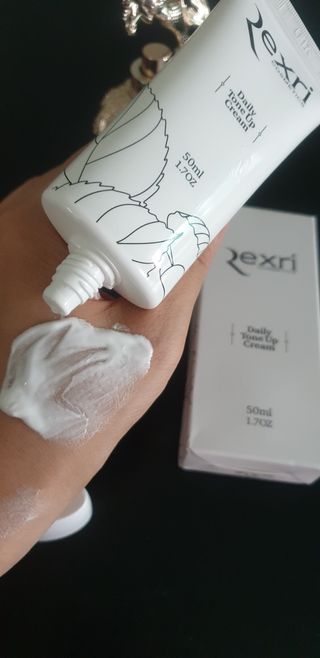 렉스리 데일리 톤업 크림 Rexri Daily Tone Up Cream — 5점을 준 리뷰어가 2022년 7월 올린 사용 사진