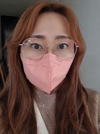 애니가드 셋업마스크 4컬러 각 10매입 [크리미베이지, 캐시미어로즈, 초콜렛브라운, 미드나잇네이비] — 5점을 준 리뷰어가 2022년 2월 올린 사용 사진