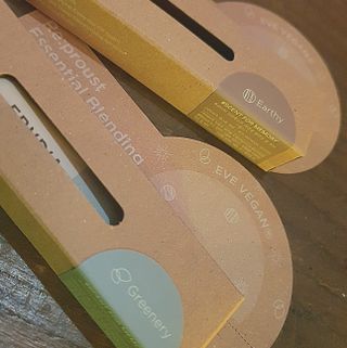 [후르디아] 올리브영 착한보습 비건 립버터 2종 — 5점을 준 리뷰어가 2023년 1월 올린 사용 사진