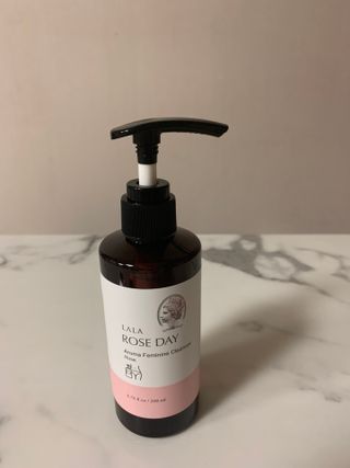 라라로즈데이 시즌2 여성청결제 200ml 아로마 페미민 클렌저, 독일더마인증 — 5점을 준 리뷰어가 2021년 9월 올린 사용 사진