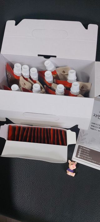 자연에온 핑크 자몽 착즙 100mL 10개입 1BOX +가 득담은 자몽 콜라겐 젤리스틱 1BOX — 4점을 준 리뷰어가 2021년 6월 올린 사용 사진