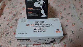 JHWORLD 스누피 마스크 정품 스누피 KF-AD 국내 비말차단 아동용 성인용 일회용 덴탈마스크 50매 — 5점을 준 리뷰어가 2021년 6월 올린 사용 사진